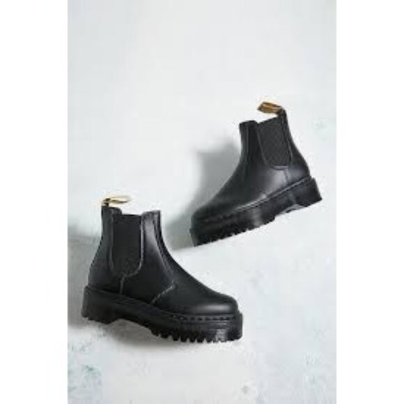 NEW Dr. Martens Vegan 2976 Quad Platform Chelsea Boots US 6 Mono Black - Picture 1 of 6